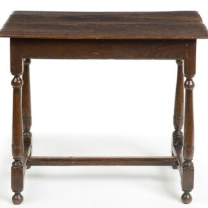 Early 18th Century English oak occasional table - UK1033