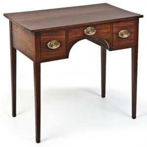 An 18th Century English mahogany lowboy - AA1018a