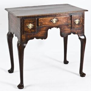 A beautiful George II English oak lowboy - UK1113