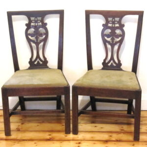A pair of 18th Century English country Hepplewhite fruitwood occasional chairs with well carved splats - AA1574
