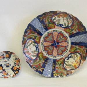 A decorative large scalloped edge, 19th Century Imari charger