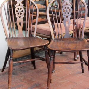 Pair of first half 19th Century English elm wheel back Windsor chairs - AA1779