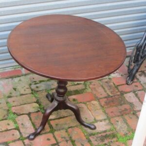 An 18th Century English mahogany wine table - AA1571