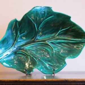 A large decorative French ceramic green leaf - AA1831