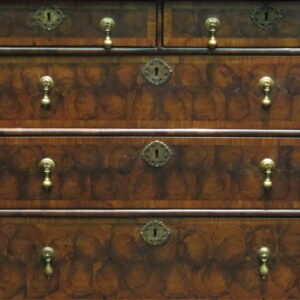 A decorative 17th Century and later English William and Mary oyster veneered walnut chest of drawers - AA1569