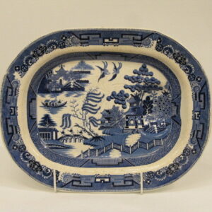 Early 20th Century English large blue & white willow pattern carving dish