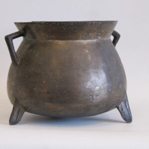 17th English bronze skillet having old damage to the outswept lip