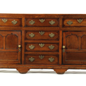 A George III English oak and mahogany crossbanded dresser base - UK1782