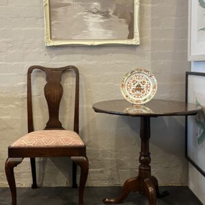 A delightful first quarter 18th century George I, English country oak side chair.