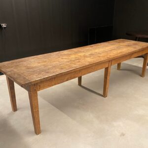 Early 19th century French oak farmhouse table of large proportions