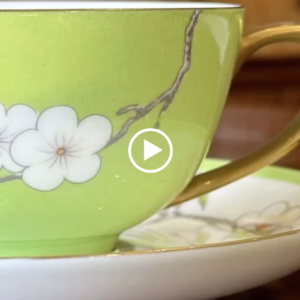 Many items in my showroom contain flowers.