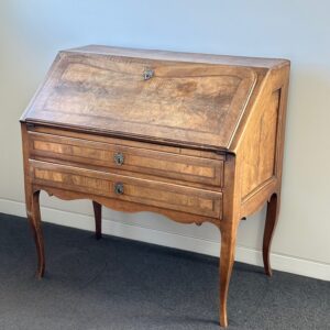 A Louis XV / XVI Walnut Bureau à Pènte