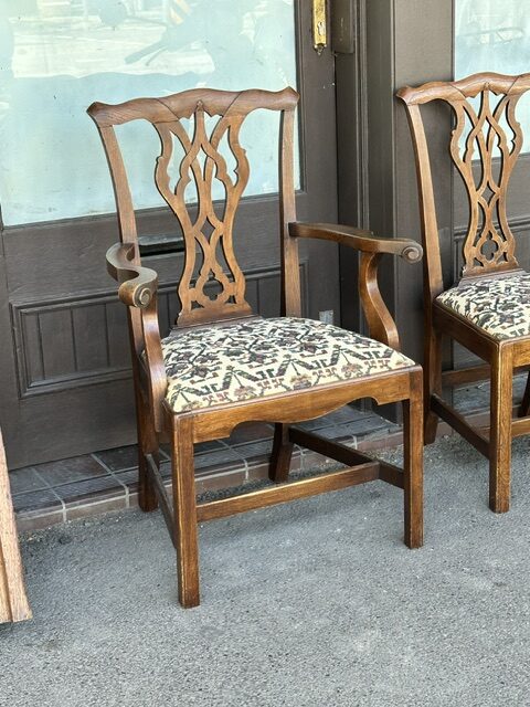 An exceptional set of six English elm country Chippendale style dining or occasional chairs. - Image 8