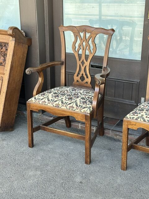 An exceptional set of six English elm country Chippendale style dining or occasional chairs. - Image 9